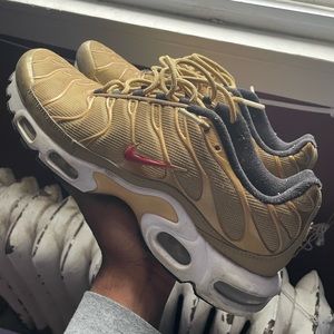 Nike Air Max TN Size 11.5 Gold/Red